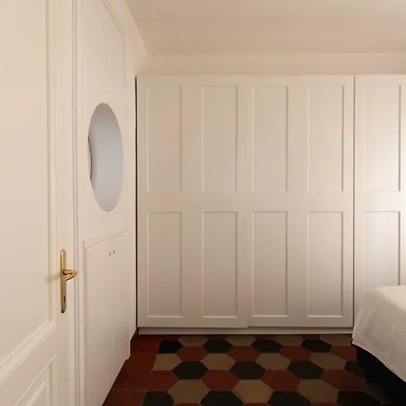 Welcome To Vatican Appartement