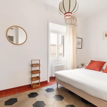 Welcome To Vatican Appartement
